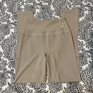 ‼️FIRM PRICE‼️ GYMSHARK WHITNEY HIGH RISE LEGGINGS MINK SMALL